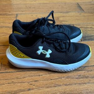 Under Armour Youth Surge 4 Sneakers